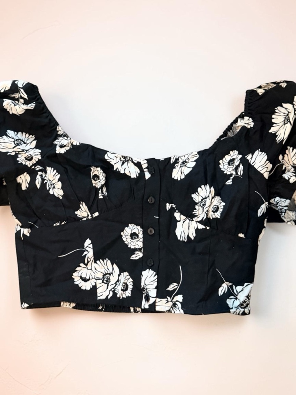 Black Floral Button-Front Crop Top

New medium